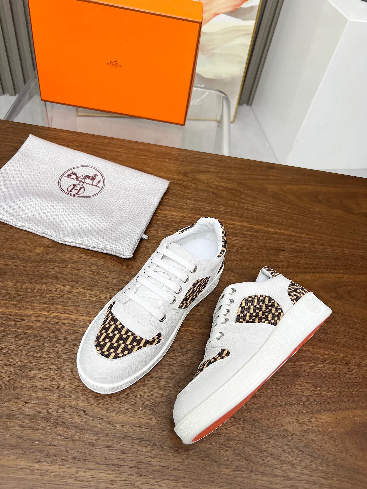 👟👟Ex-factory price 520👟👟 🔥🔥🔥French direct mail HERMES/Hermès flat fashion sports and casual shoes Korean style lace-up mesh lightweight! ! Breathable and comfortable, standard size 35/40 (41 can be customized and will not be returned)